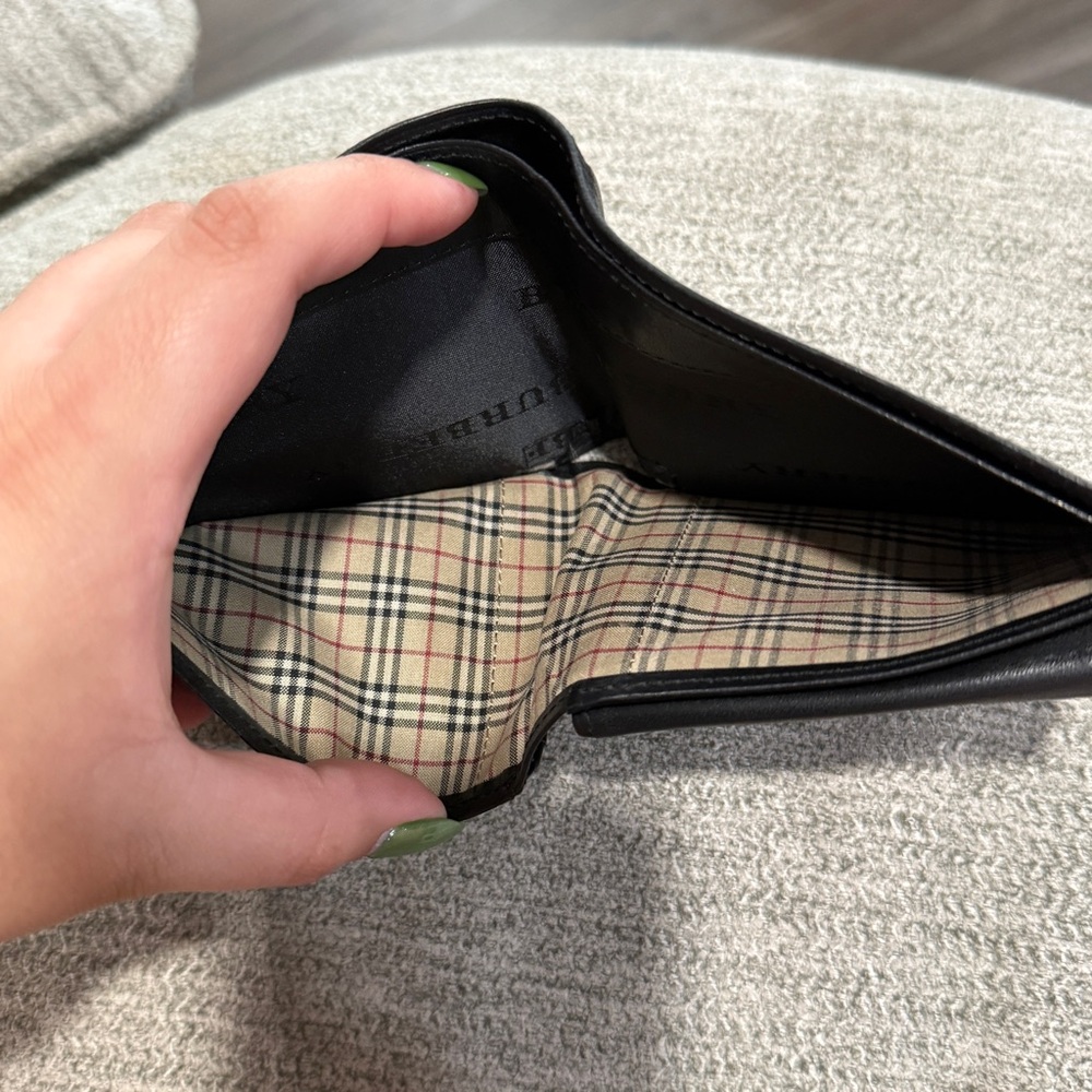 Burberry Black Wallet Sleek Minimalist Design - Picture 10 of 13